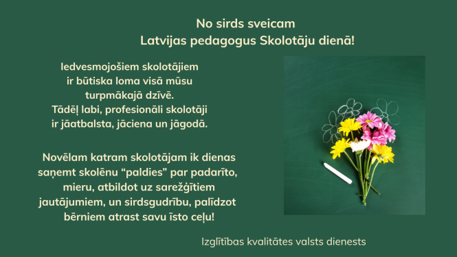 No sirds sveicam Skolotāju dienā. Ziedu pušķis un krīts uz tāfeles 