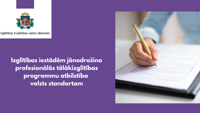 Izglītības iestādēm jānodrošina profesionālās tālākizglītības programmu atbilstība valsts standartam. Ilustratīvs attēls, roka uz dokumenta, Izglītības kvalitātes valsts dienesta logo
