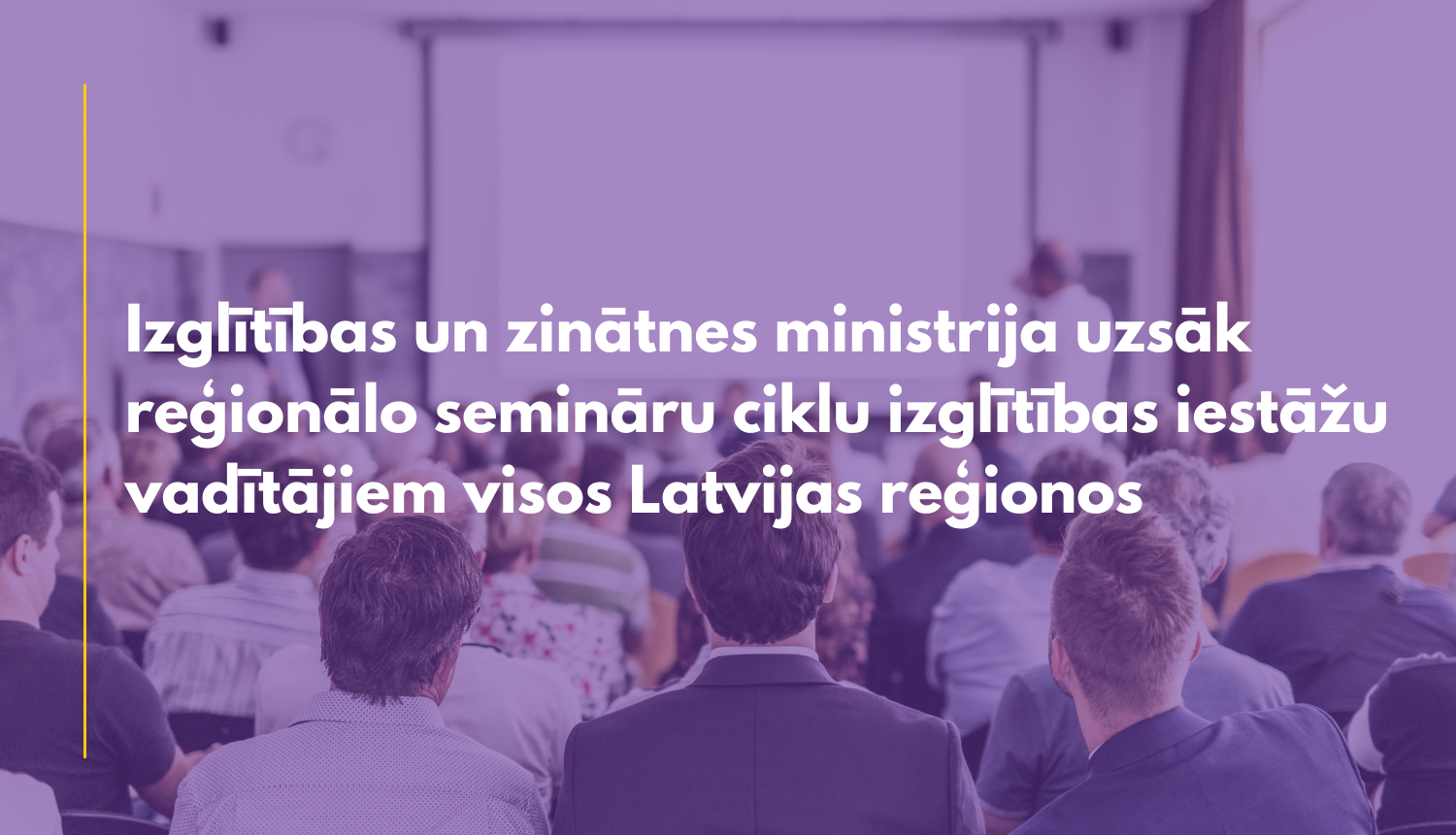Izglītības un zinātnes ministrija uzsāk reģionālo semināru ciklu izglītības iestāžu vadītājiem visos Latvijas reģionos, fonā cilvēki klausās lekciju